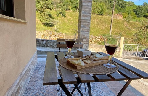 Luena House | River whispers. Ocejo, a small house in the middle of the Valles Pasiegos region.