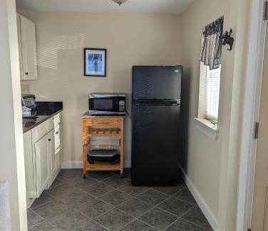 Edgecomb Apartment | Riverfront 2nd floor with balcony Sheepscot Harbour Vacation Club Studio #210