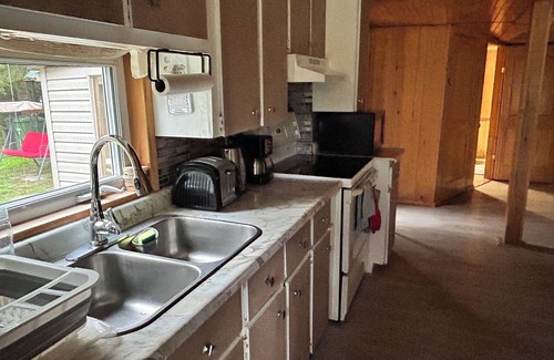 Notre-Dame-du-Laus Cottage | Riverfront cozy getaway