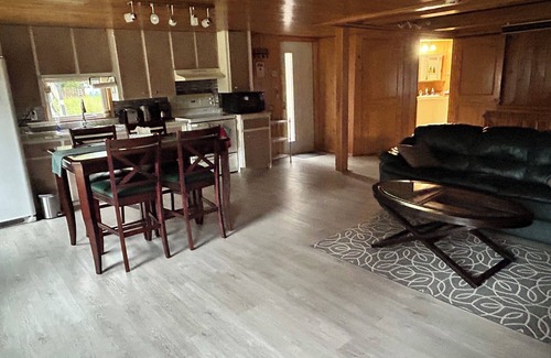 Notre-Dame-du-Laus Cottage | Riverfront cozy getaway