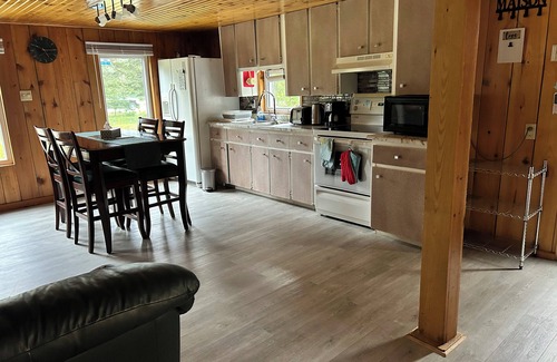 Notre-Dame-du-Laus Cottage | Riverfront cozy getaway