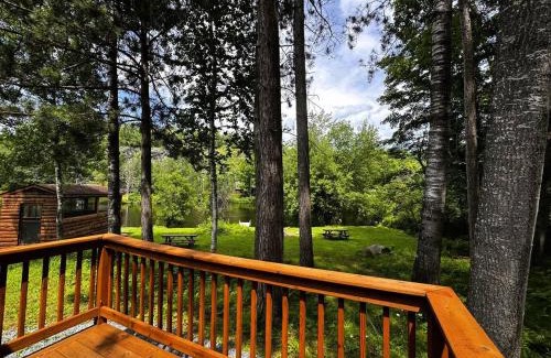 Crystal Falls House | Riverfront Cabin 8
