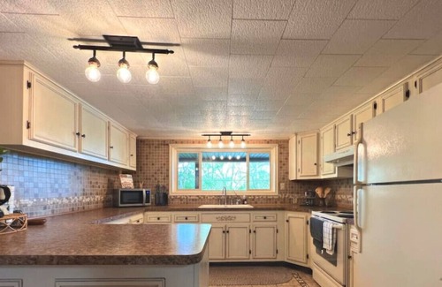 Lewistown House | Riverfront, Jacuzzi, Pellet Grill| Lazy Bass Lodge