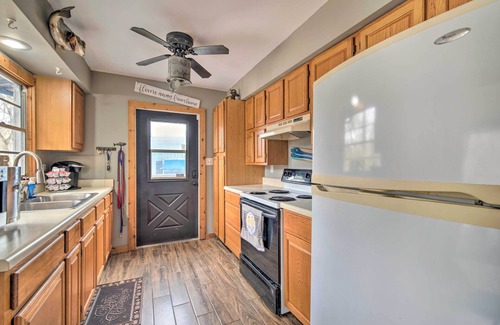 Bushnell Cabin | Riverfront Retreat w/Patio in Withlacoochee