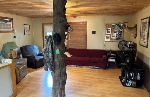 Jasper Cabin | Riverfront secluded 3-bedroom cabin on the scenic Neches River