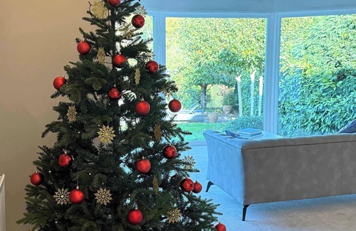 Fifield House | Riverside 5-Bedroom Home in Windsor