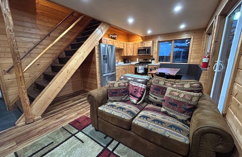 Cooper Landing Cabin | Riverside Cabin - Modern Cabin with Incredible Kenai River Views