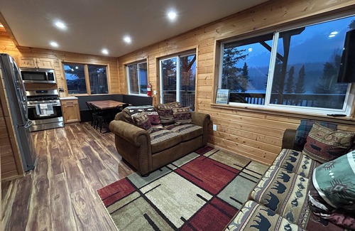 Cooper Landing Cabin | Riverside Cabin - Modern Cabin with Incredible Kenai River Views
