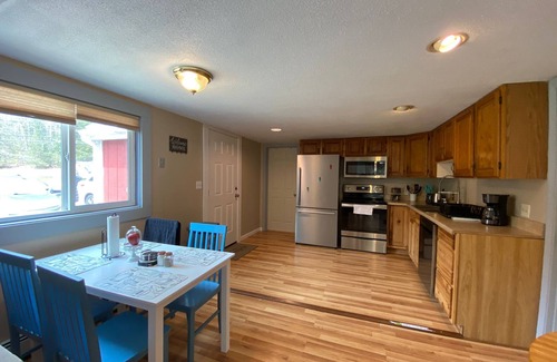 Campton House | "Riverside Den" 3 Bedroom