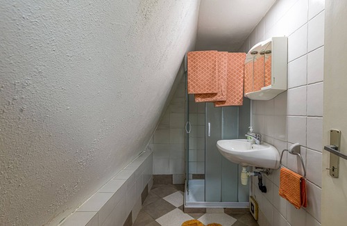 Sisak-Moslavina House | Riverside House With Hot Tub, Krapje, Croatia