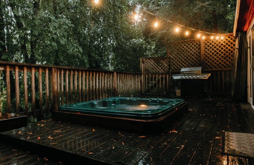 Hacienda Cabin | Riverside love shack