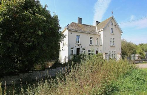 Menufontaine House | Riverside Mansion Retreat