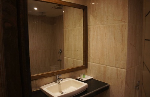 Srinagar Hotel | Riverside Resort