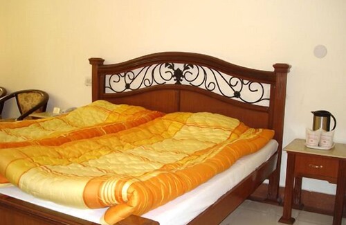 Srinagar Hotel | Riverside Resort