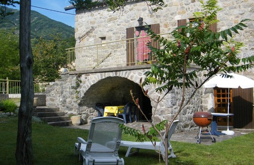 La Souche House | Riverside Retreat in La Souche