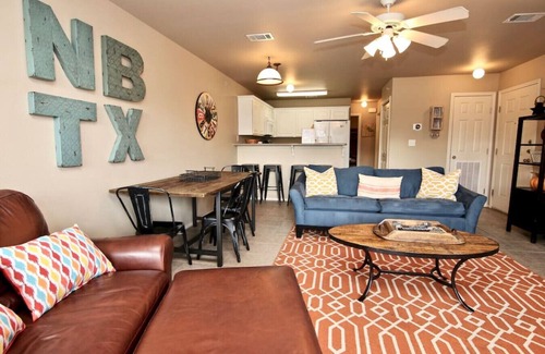 New Braunfels Condo | Riverside Retreat | Riverfront | King Bed | Two Pools