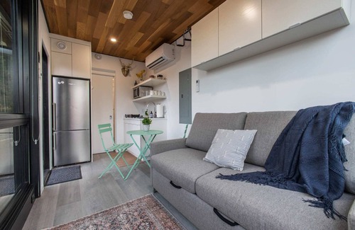 Rileyville Apartment | Riverside Tiny Cabin w Hot Tub, Fire Pit, & Kayaks