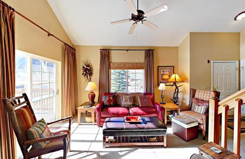 Edwards Apartment | Riverside Treehouse