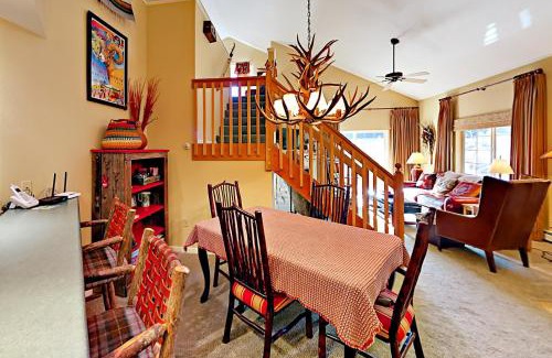 Edwards Apartment | Riverside Treehouse