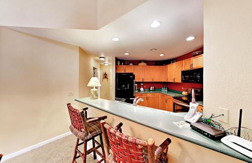 Edwards Apartment | Riverside Treehouse