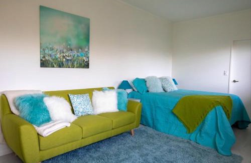 Trentham Bed & Breakfast | Riverstone Retreat Upper Hutt