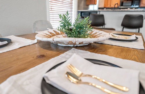 Clarkston House | Riverview Home - walking trails - convenient location