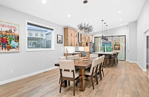 Riverside House | RiverWest Northwoods-Base Spirit Mtn.- Hot Tub - Cold Plunge -Sauna -Dogs