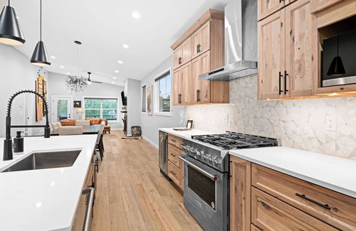 Riverside House | RiverWest Northwoods-Base Spirit Mtn.- Hot Tub - Cold Plunge -Sauna -Dogs