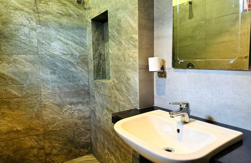 Sirimalwatta Hotel | Rivorich Residence Kandy