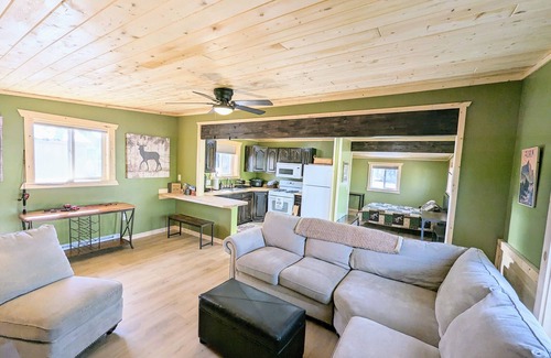 Hatch House | Rizzo's River Run - 2 bed, 1 bath Full Guest House