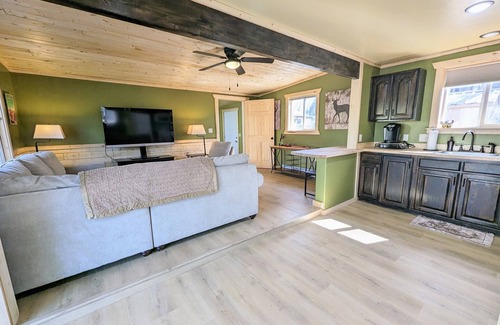 Hatch House | Rizzo's River Run - 2 bed, 1 bath Full Guest House