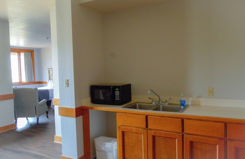 Cassville Hotel | Roaring River State Park