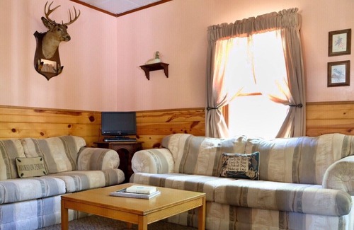 Idlewild Cottage | Robertson's Cottages Door County Waterfront Resort Sportsman's Home Dog Friendly