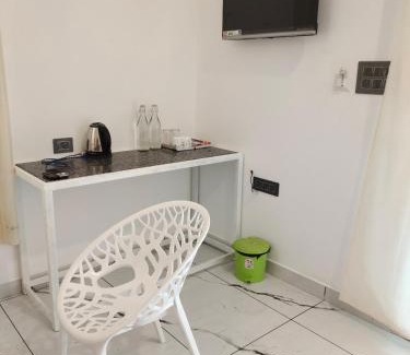 Elappara Apartment | Robin's Paradise Deluxe Villa