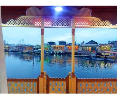 Dal Lake House | Robinhood Houseboat, Srinagar