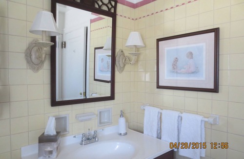 Thorold Bed & Breakfast | Robinsong Bed and Breakfast