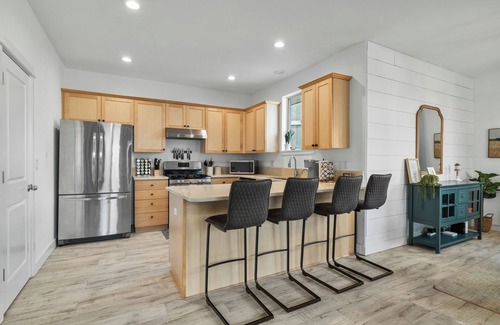 Old Farm District House | Rocca Way Getaway! Fam-Friendly - Private Hot-tub