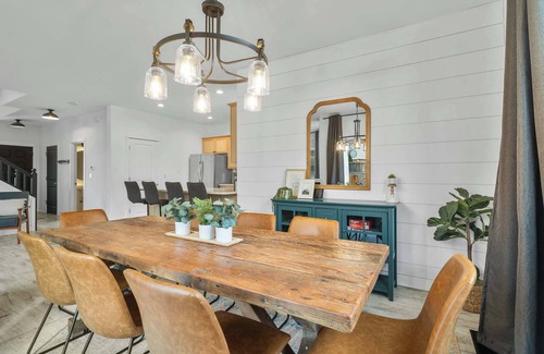 Old Farm District House | Rocca Way Getaway! Fam-Friendly - Private Hot-tub