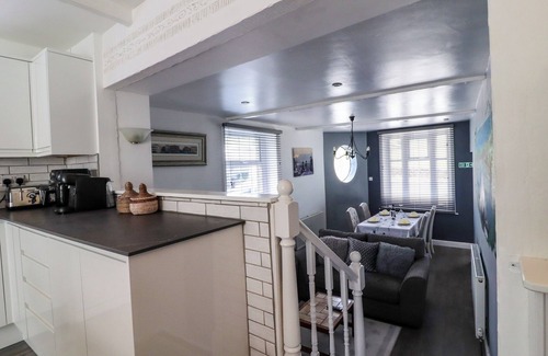 Ogden House | ROCK HOLLOW, with a garden in Halifax