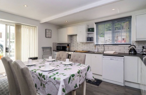 Ogden House | ROCK HOLLOW, with a garden in Halifax