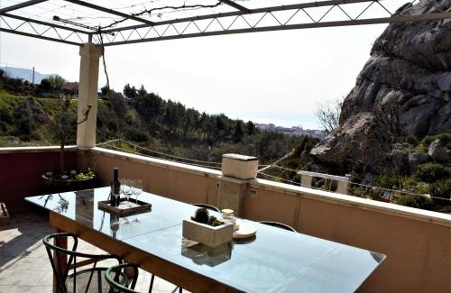 Mejasi Apartment | Rock & Sun