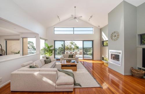 Mount Martha House | Rockleigh Bay - Gas Heated Spa and Solar Heated Pool