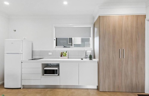 Shell Cove Apartment | Rockpool Escape - A Coastal Refresh near the Marina