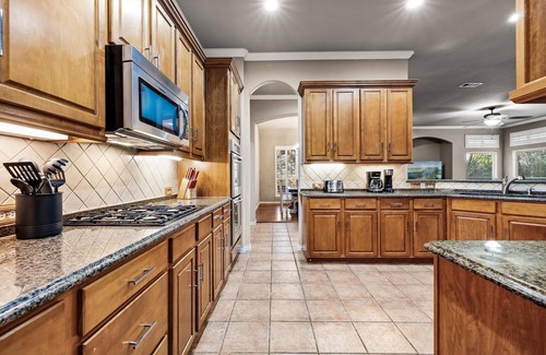 Rockwall House | Rockwall Urban Oasis- 3600sqft -Pool/Spa/Game Room/Office-Overlooks Lake/Park