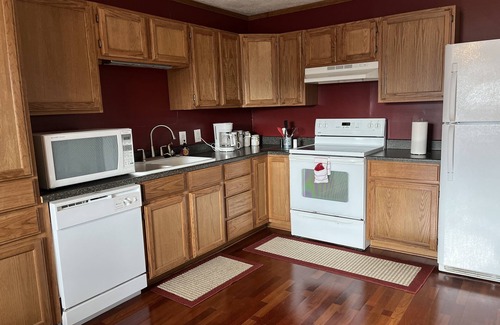 Pittsburg House | Rocky Top Cabin - a lakeside hidden gem