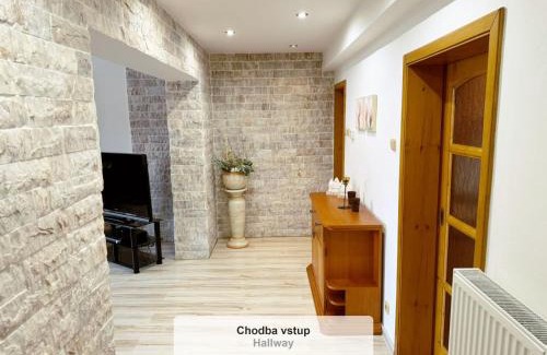 Velky Slavkov House | Rodinný dom "Ako doma"