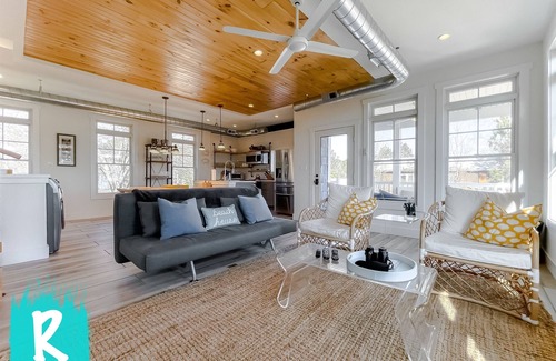 Point Lookout Cottage | Rodo Beach Cottage - Dog Friendly Private Beach with Pier - Tesla Charger