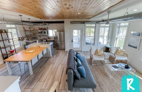 Point Lookout Cottage | Rodo Beach Cottage - Dog Friendly Private Beach with Pier - Tesla Charger