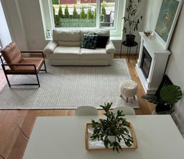 Hastings Villa | Roger & May's Cabin