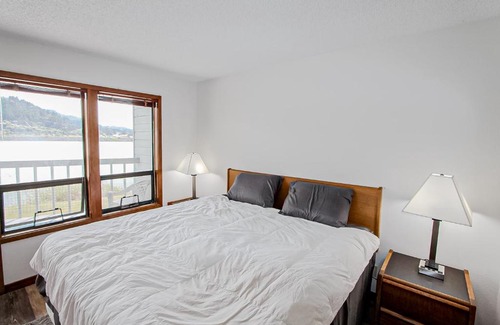 Gold Beach Hotel | Rogue River Relaxation